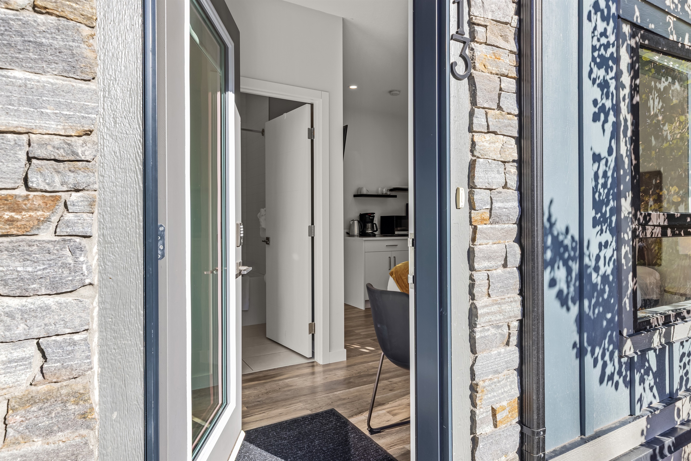 Queen Bedroom Entrance