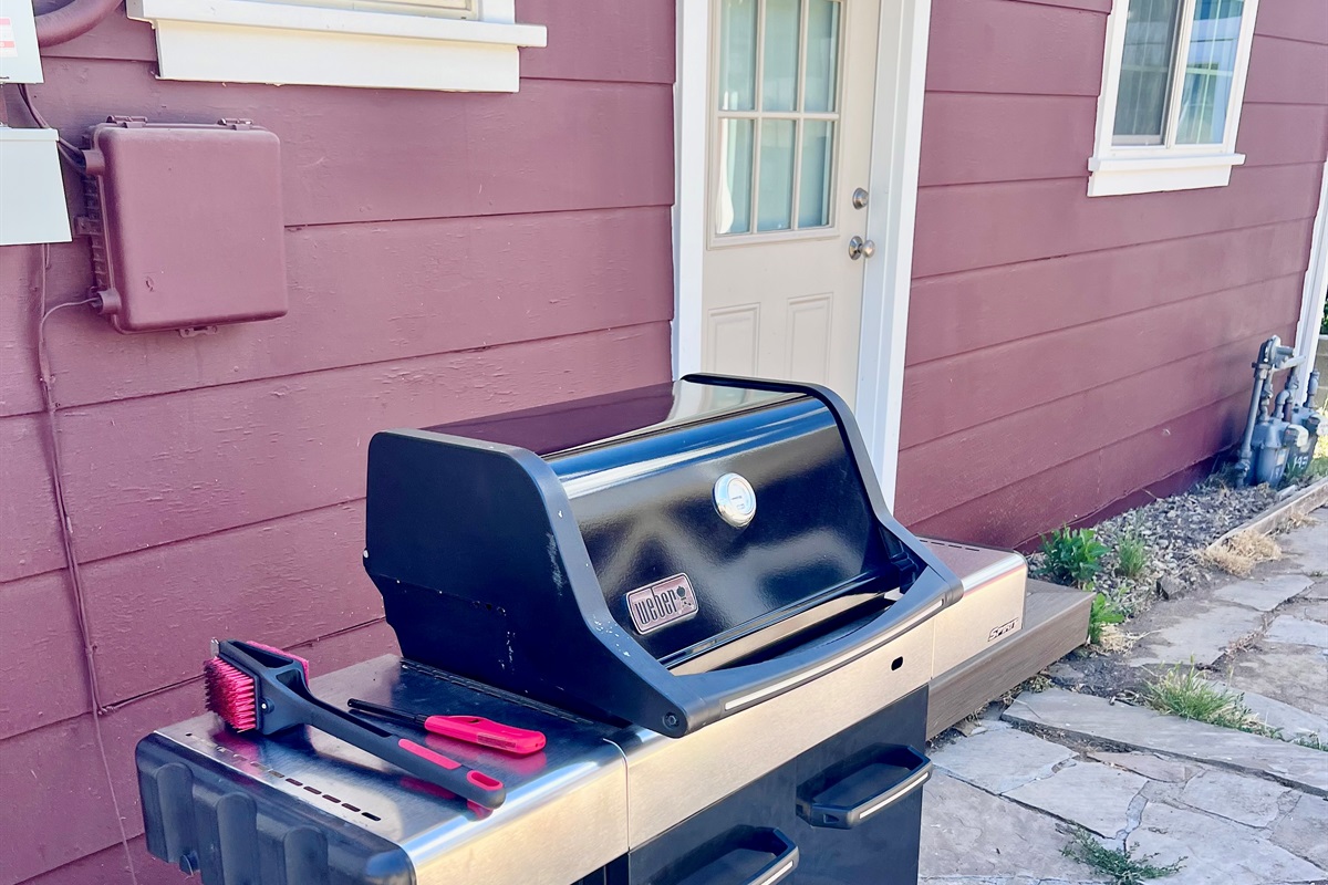 Fire up the full-size Weber propane grill and enjoy delicious BBQ meals on the patio!