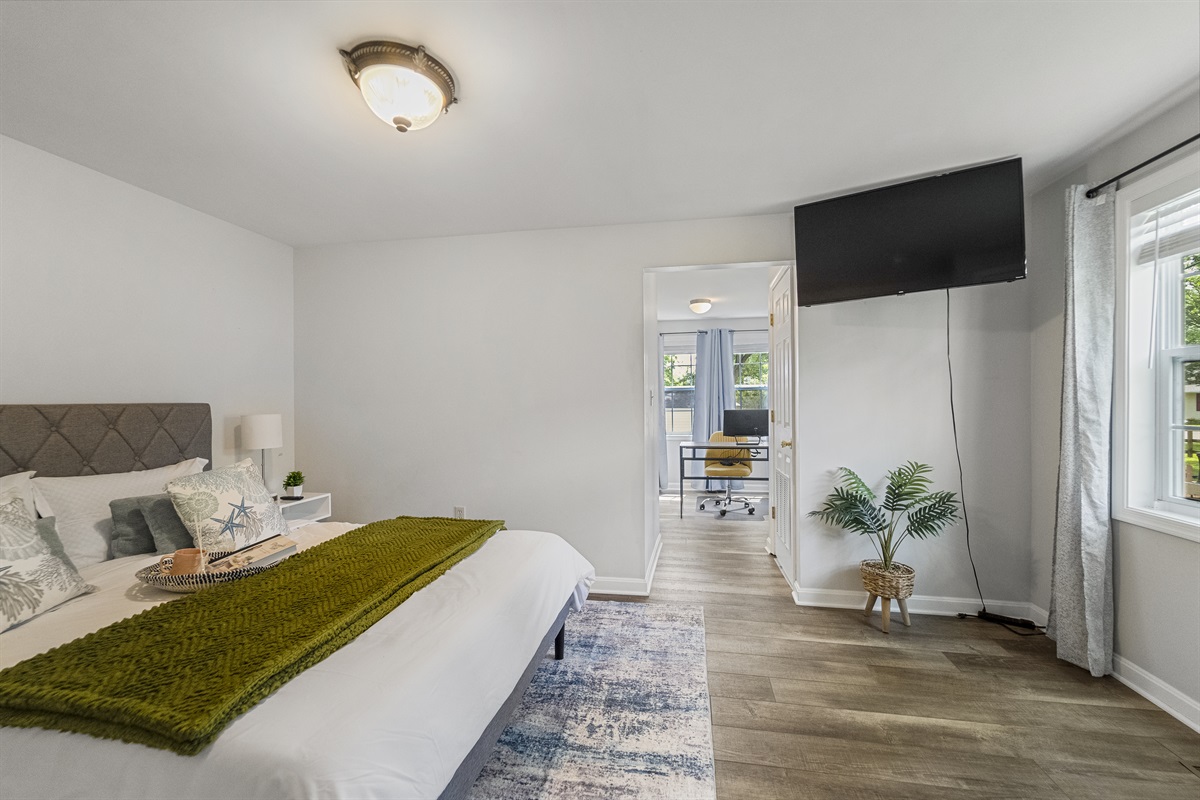 Master W King Bed and 43in TV/ bathroom