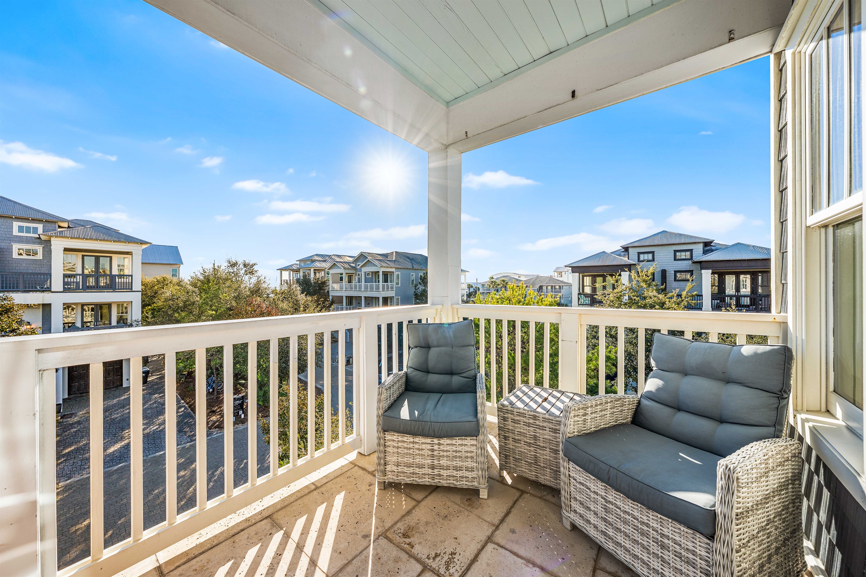 3rd Floor Balcony Beach Side