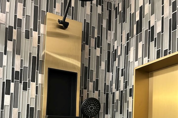 Spa like shower experience! Rain shower head, hand- held and multiple body jets for indulgent comfort. All dove bath and hair products.