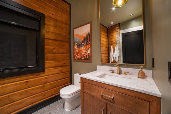 Main bathroom beside upper bedroom 1