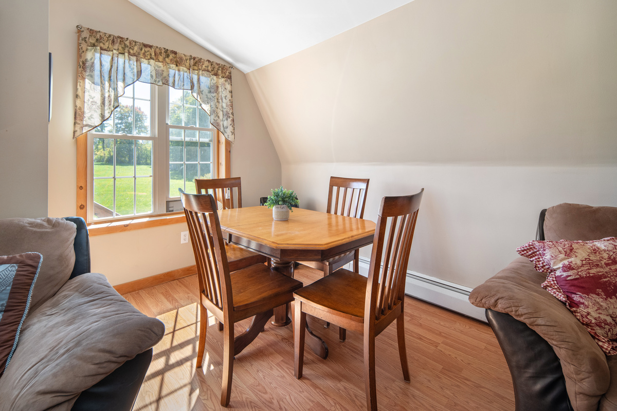 Living/dining area