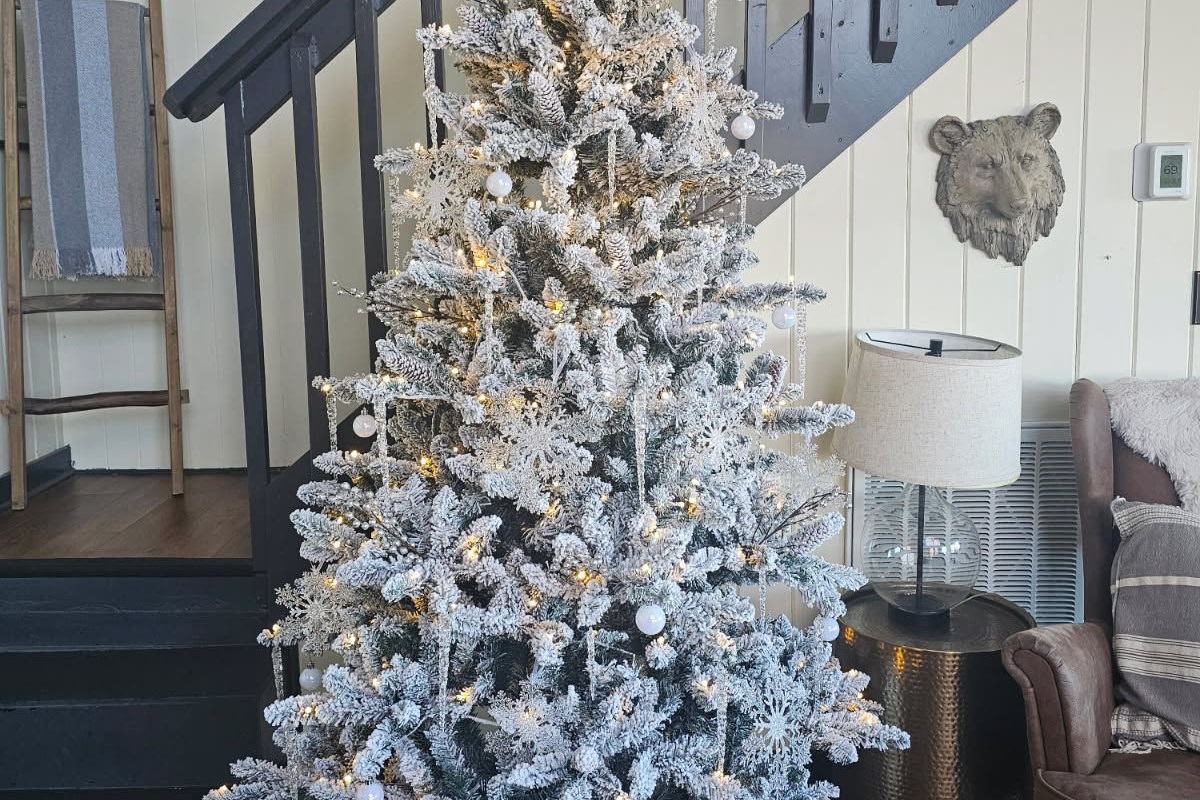 Cozy holiday vibes with our beautifully decorated Christmas tree