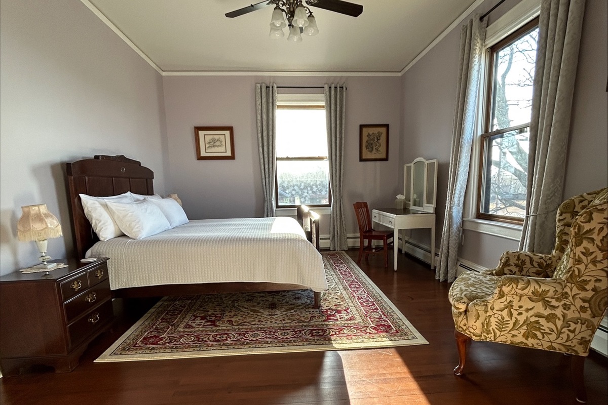 Lilac Room - King bed