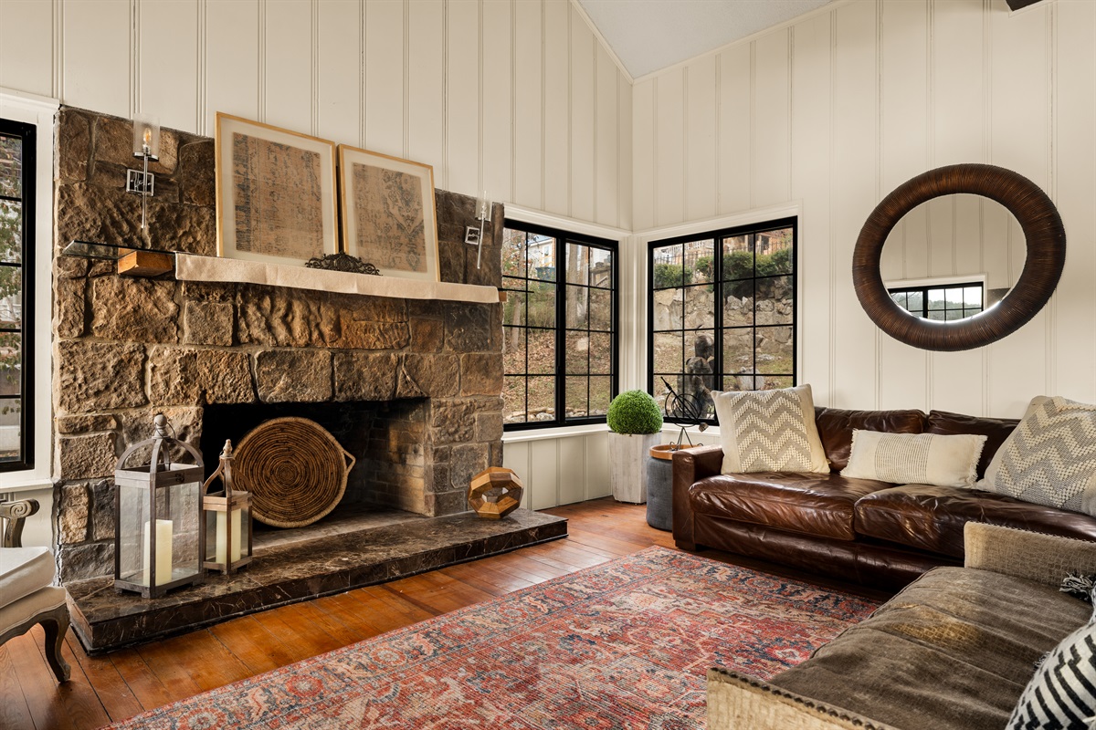 A living area that balances drama and comfort effortlessly