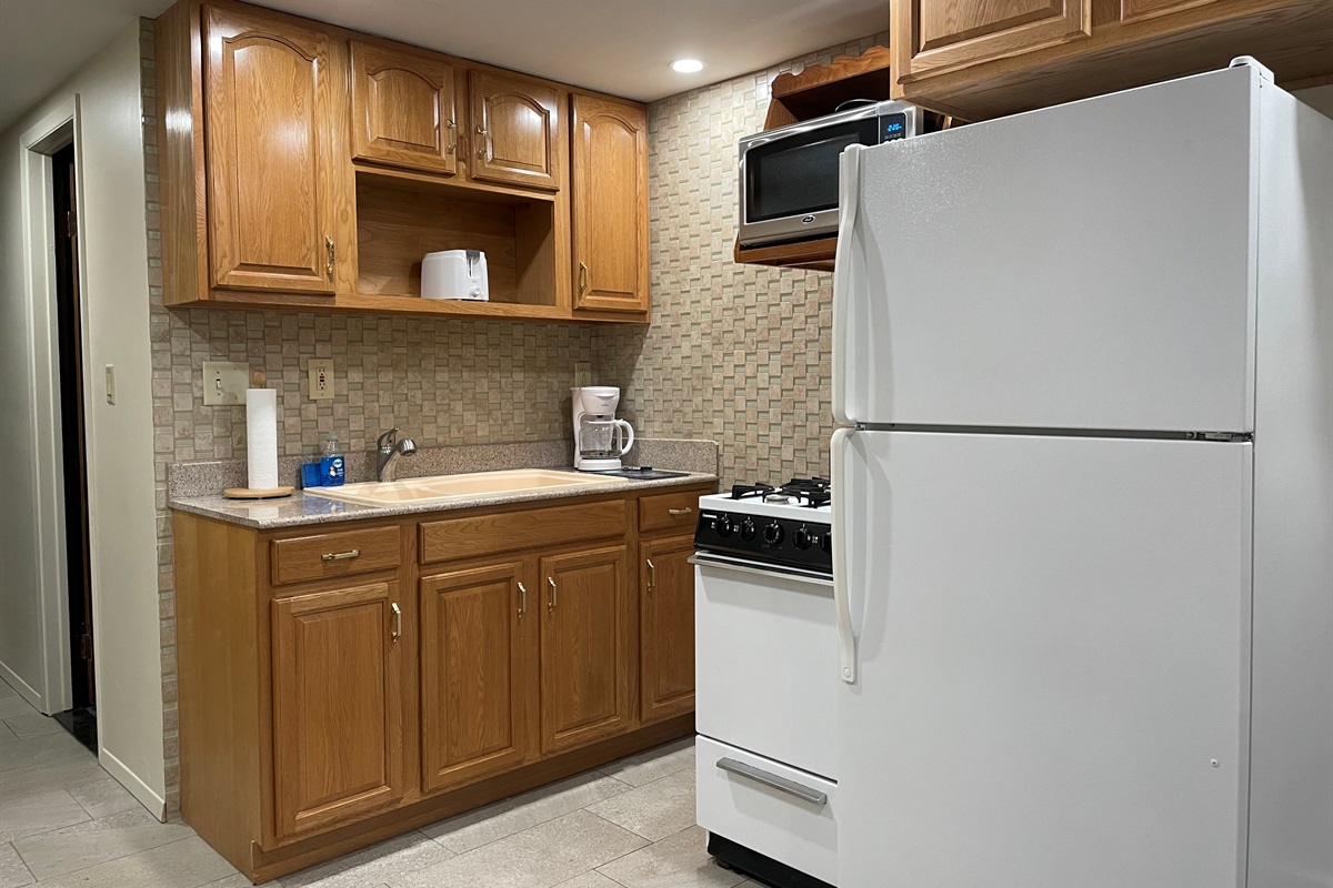 Tiled efficiency kitchen