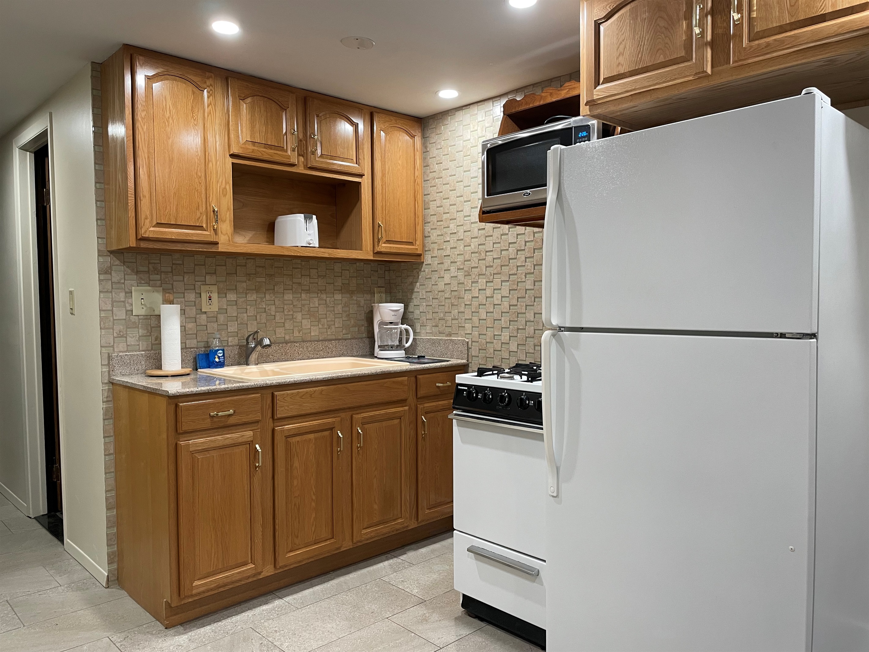 Tiled efficiency kitchen