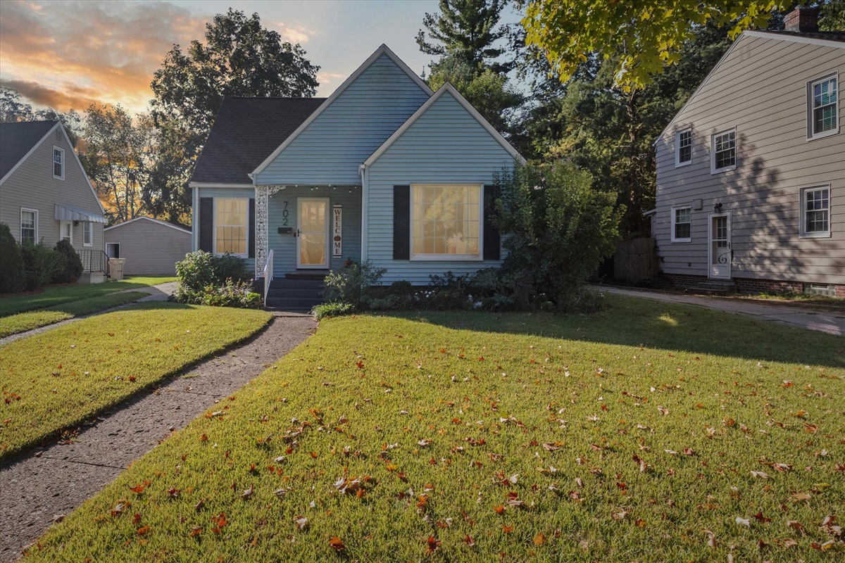 Welcome to your South Bend retreat—nestled on Angela Blvd with cozy charm and thoughtful touches. Just minutes from Notre Dame, it’s the perfect home base for game weekends and family fun.