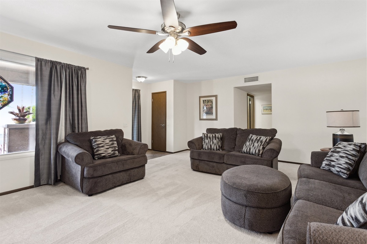 55+ Comfort & Quiet | 2BR Peaceful Home — Comfort & Quiet | 2BR Home in 55+ Neighborhood, Sun City West, Arizona — photo 7