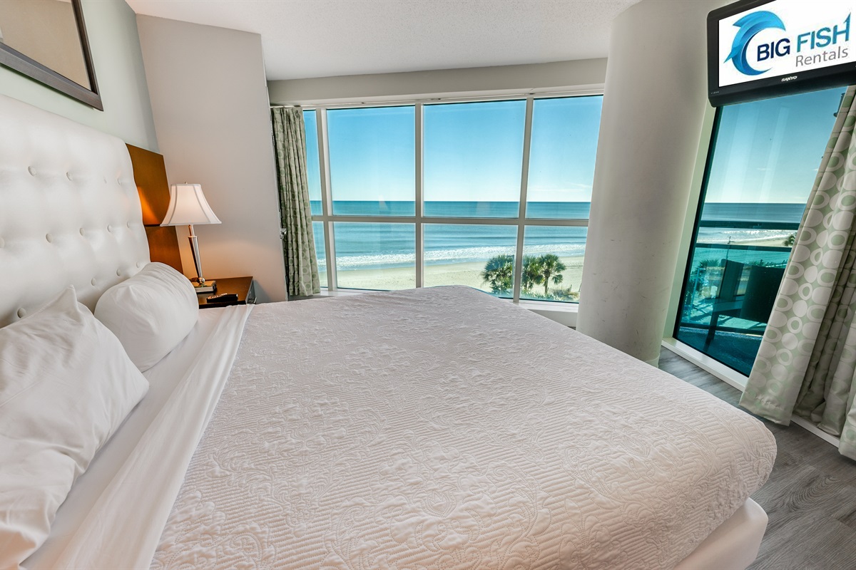 Stunning Bedroom Beautifully Decorated with Amazing Views (Room A)💫✨