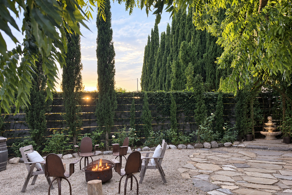 Gather around the firepit beneath the trees, listen to the tiered fountain and settle in with your favorite people. With lots of seating and room to mingle, the courtyard was made for wine-country evenings and approved celebrations.