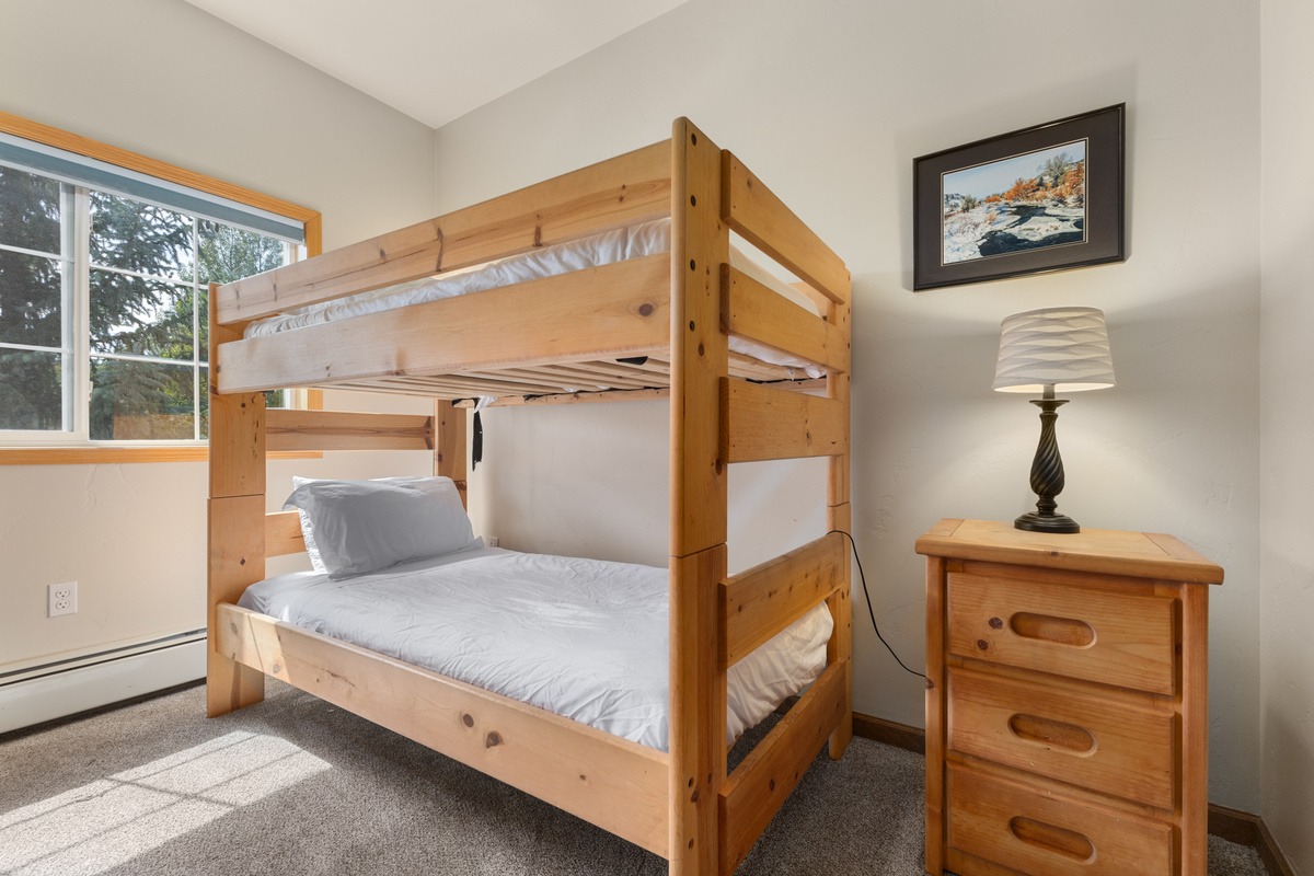 Twin Bunks Bedroom 3