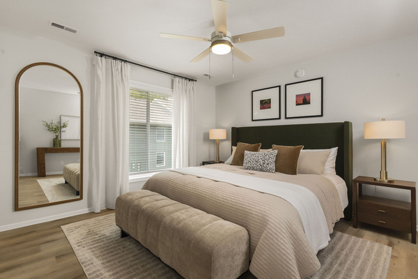 Walk to ND Luxury 2BR/2BA Condo Balcony + Parking, photo 18