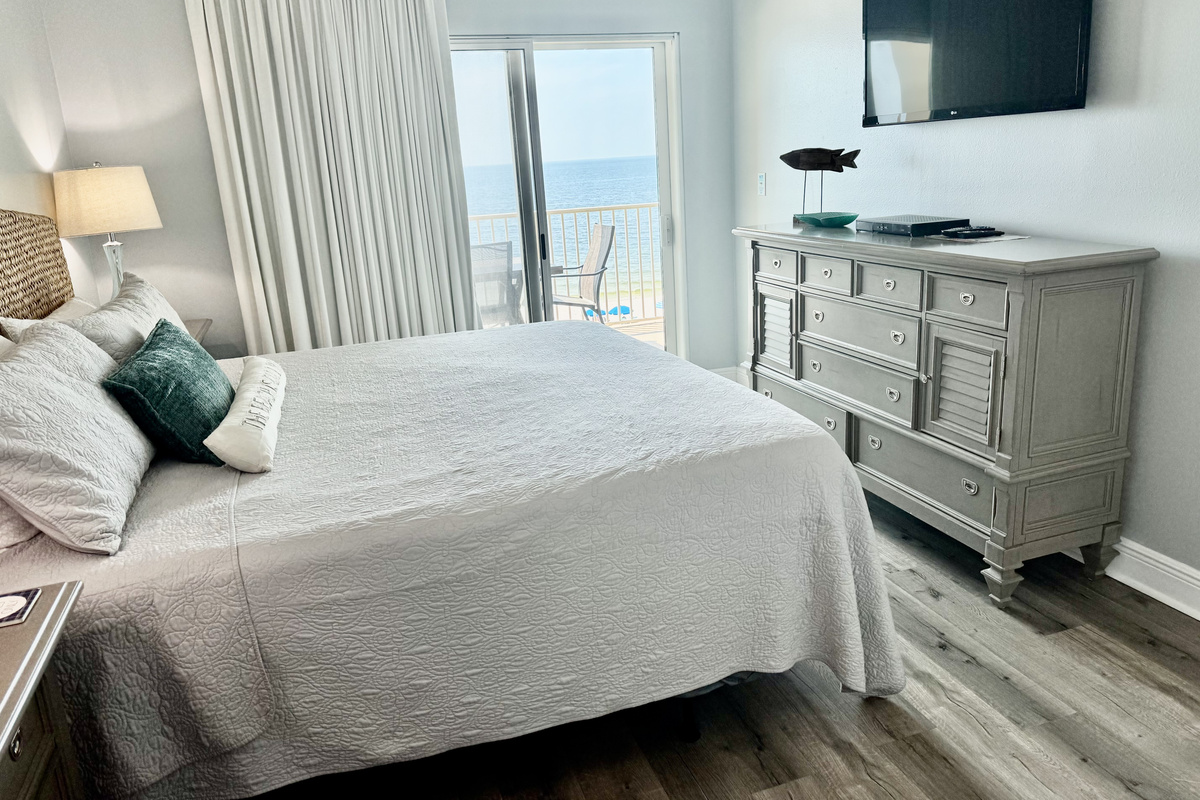 Large smart tv in the master bedroom to enjoy in the evenings!