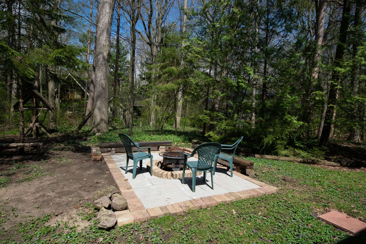 e7418e4bae6c4e9fb929edacc8bec245 Large