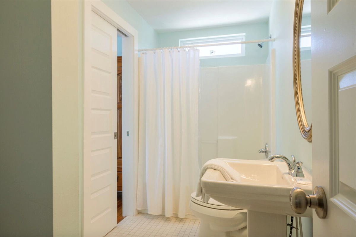 Bathoom 4 - Upstairs