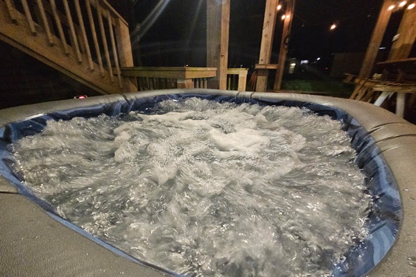 Air Jet 4-6 Person HotTub
