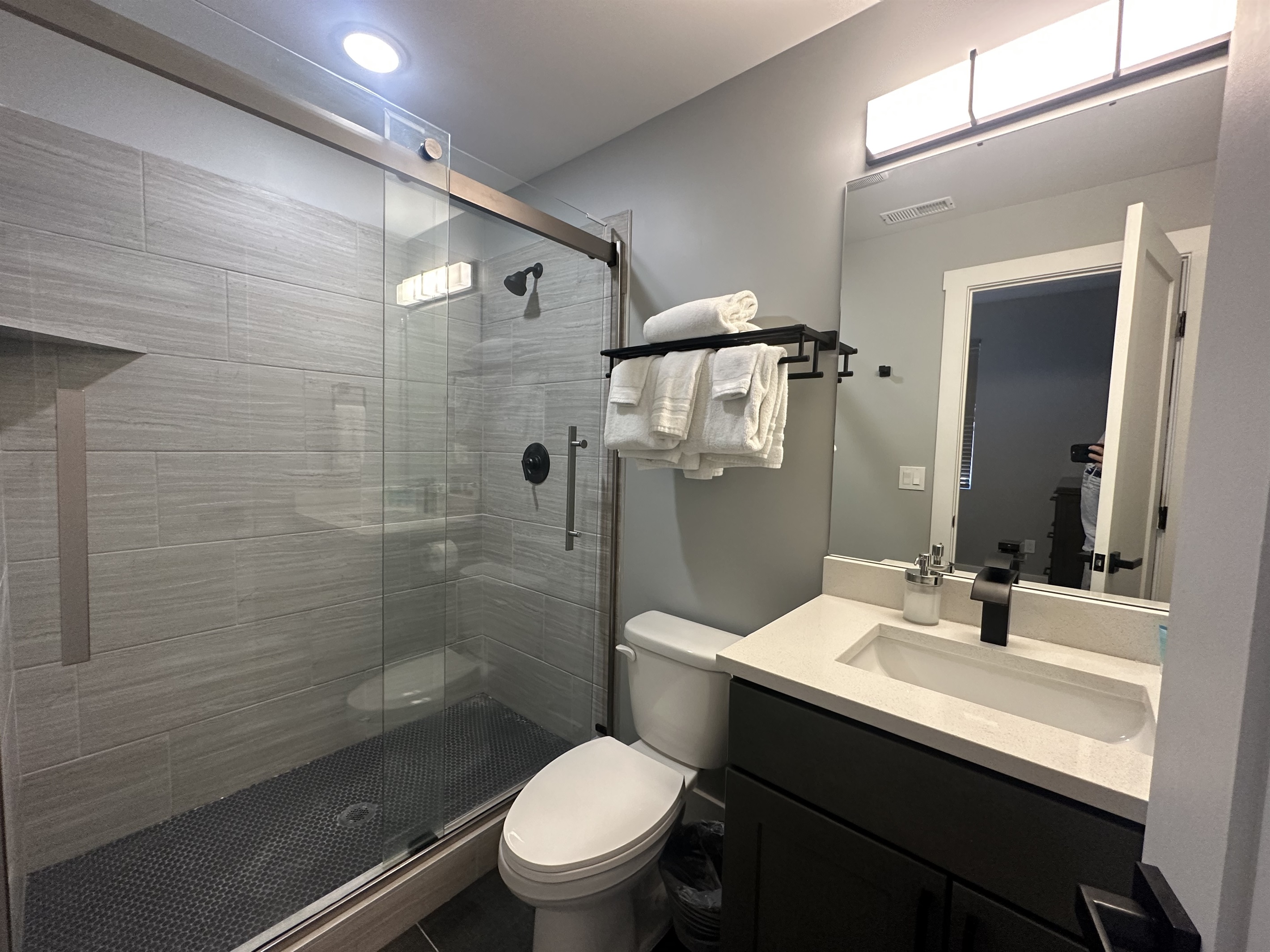King Suite 2 Bath