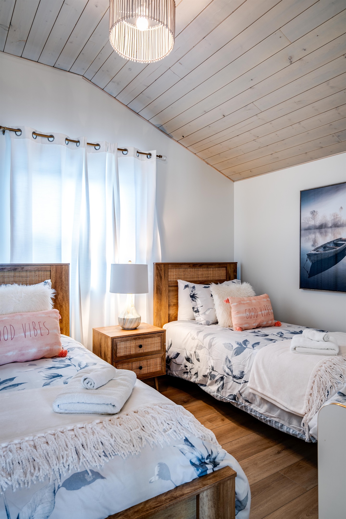 2 Single bed Bedroom