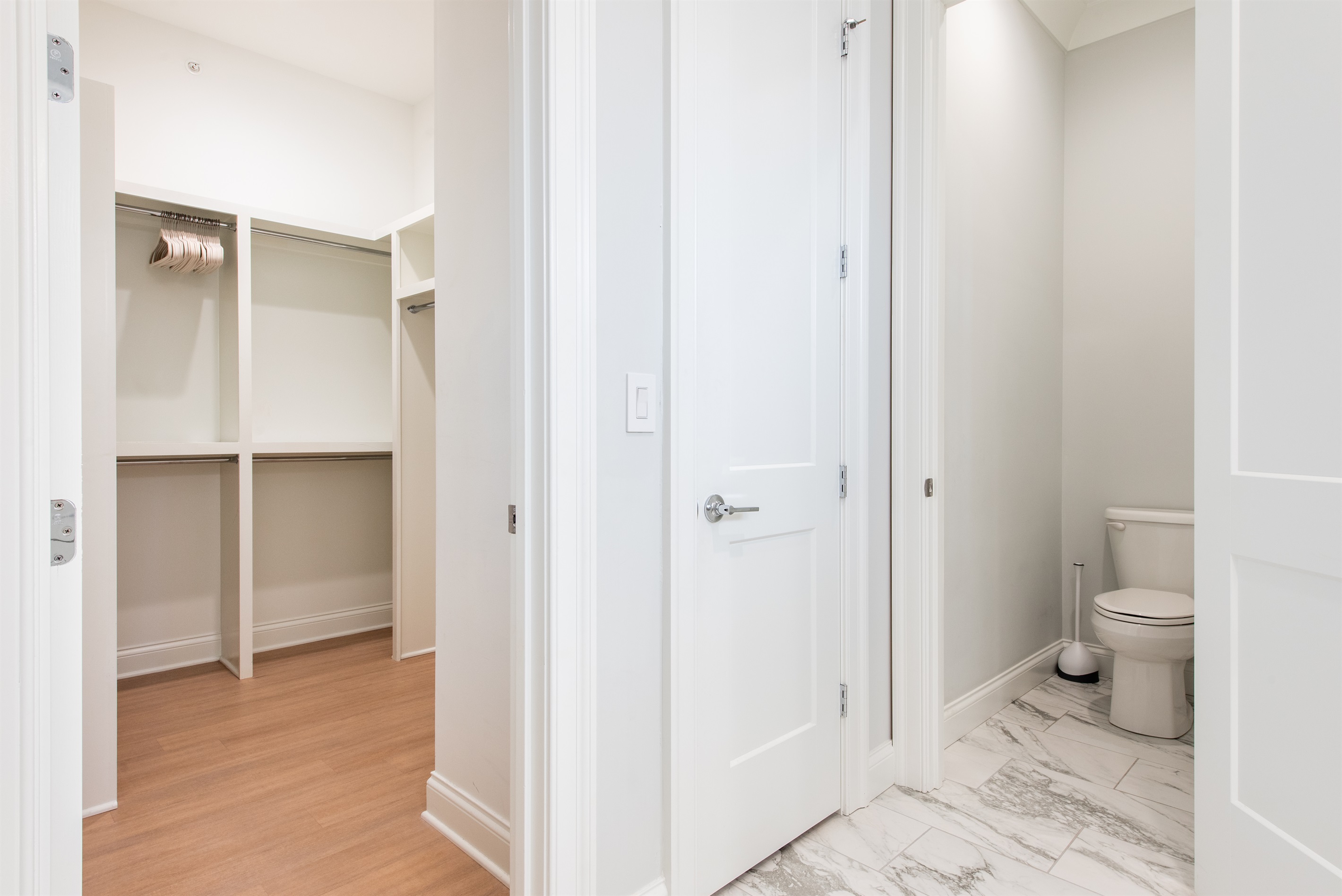 Your stay includes a well-organized closet for your belongings and a private, sleek bathroom with marble flooring. Ideal for travelers seeking comfort and functionality in the heart of the Bourbon Trail.