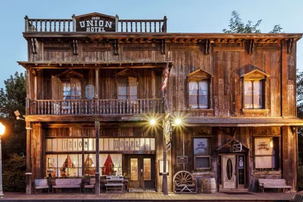 Heritage House construction began in 1880—quite possibly by some of the same hands who built the legendary 1880 Union Hotel. Just half a block apart, there’s a reason the Union calls us its outpost.