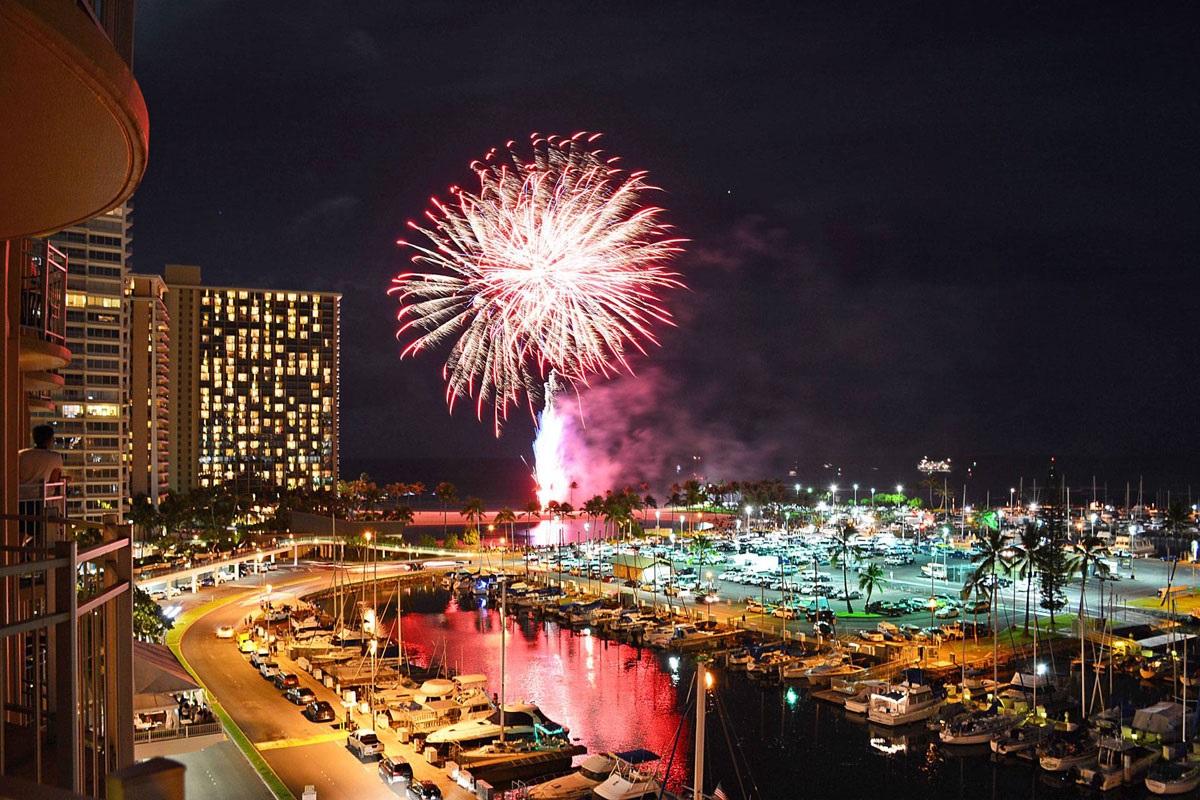 Experience the magic of Waikīkī nights — where fireworks light up the sky above the marina and ocean. Enjoy front-row views of this breathtaking spectacle right from your suite, a signature highlight of staying in the heart of paradise.