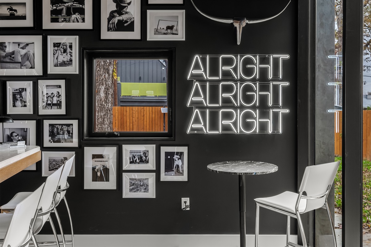 Stylish bar nook with striking wall art and cozy seating—an ideal spot for cocktails, wine tastings, or relaxed evening conversations.