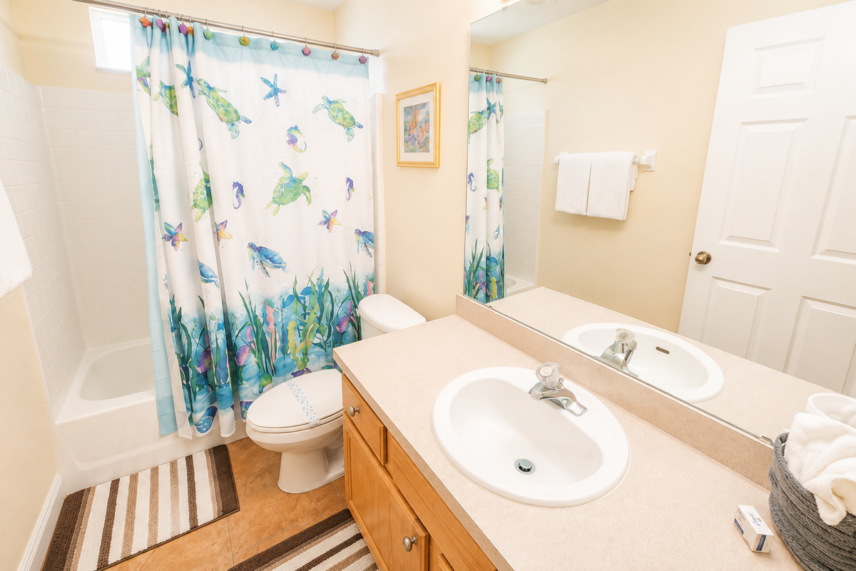 shared bathroom with shower/tub combo
