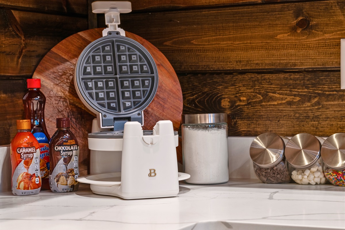Little touches like this cozy countertop setup make the cabin feel extra inviting, especially when you’re starting your morning with coffee and a relaxed pace.