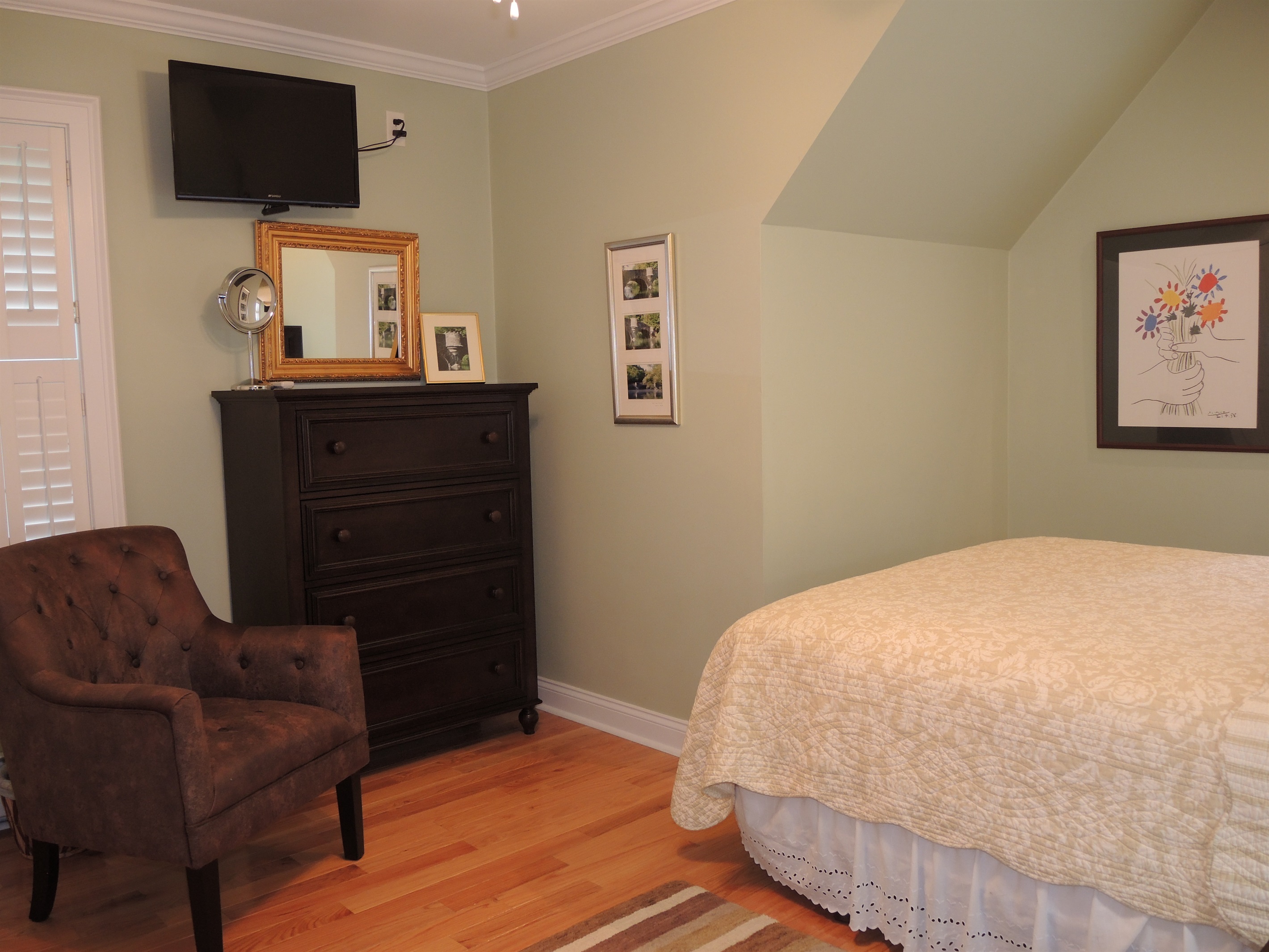 Second floor queen bdrm
