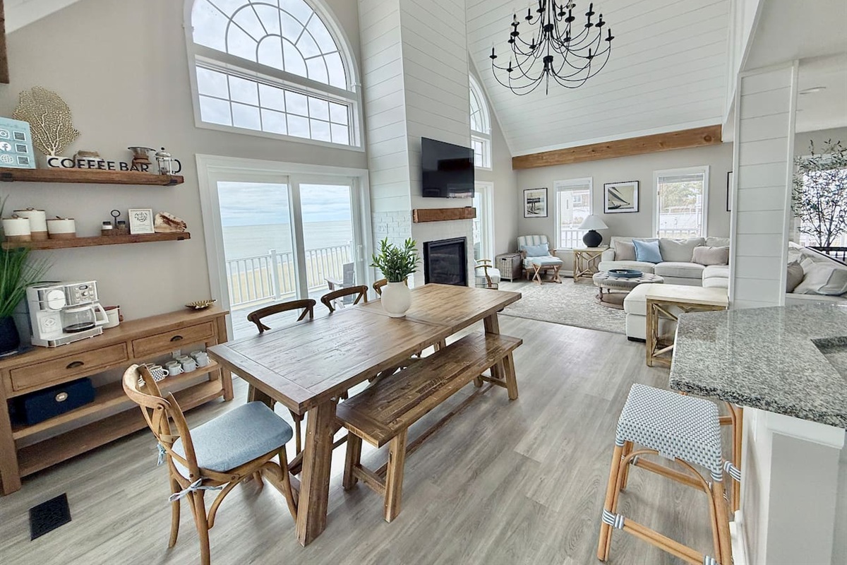 Gather your loved ones in this light-filled, open-concept oasis. With a cozy coffee bar, inviting dining space, and ocean-view lounge, it is the perfect spot for families and friends to relax and make memories.