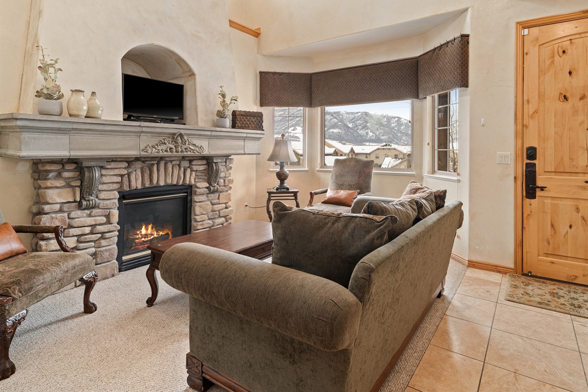 Cozy living room with fireplace and mountain views