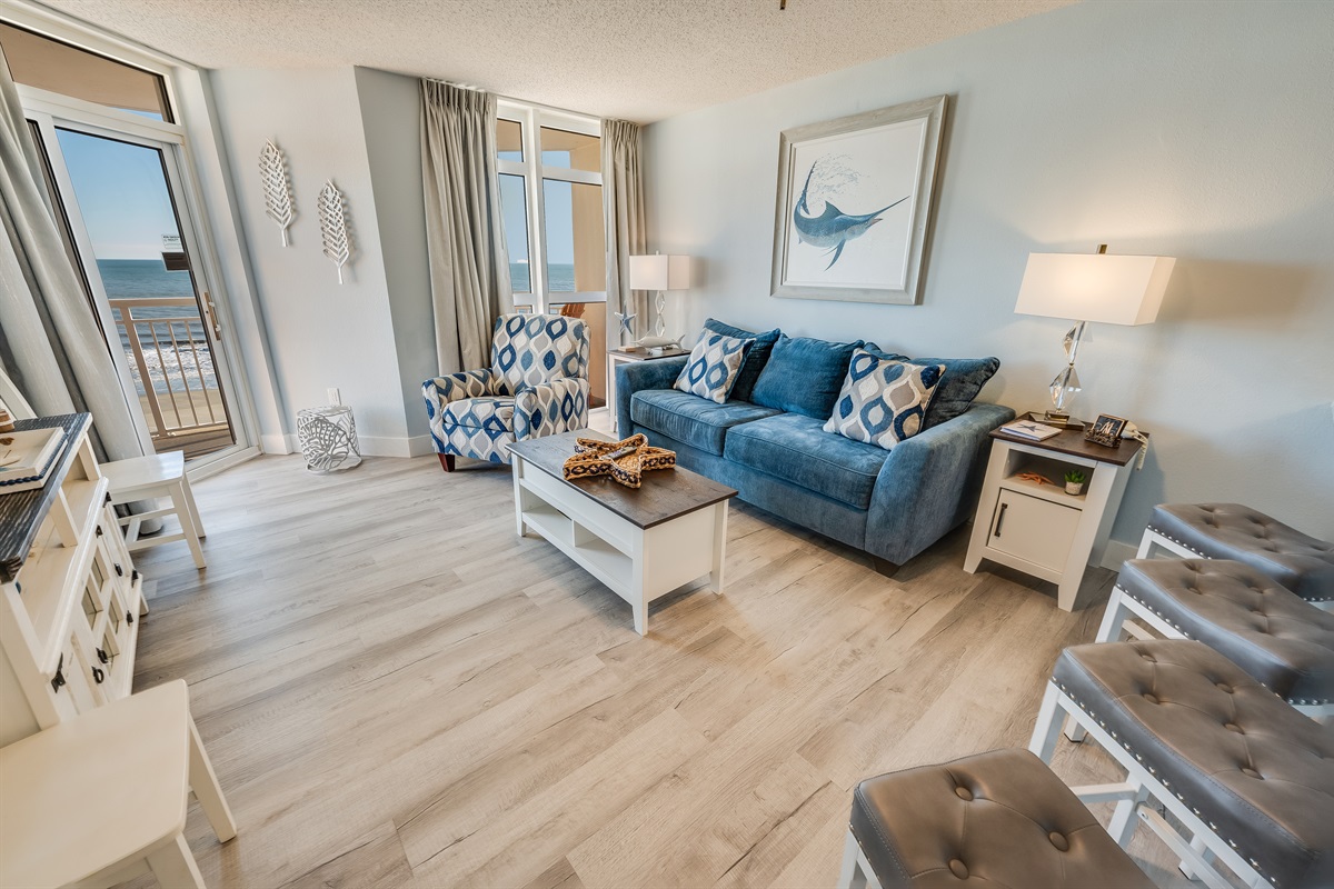 Amazing Living Room with Stunning Views🌊☀️