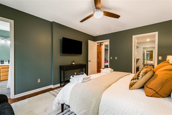 Spacious master with plush king bed & ensuite bathroom