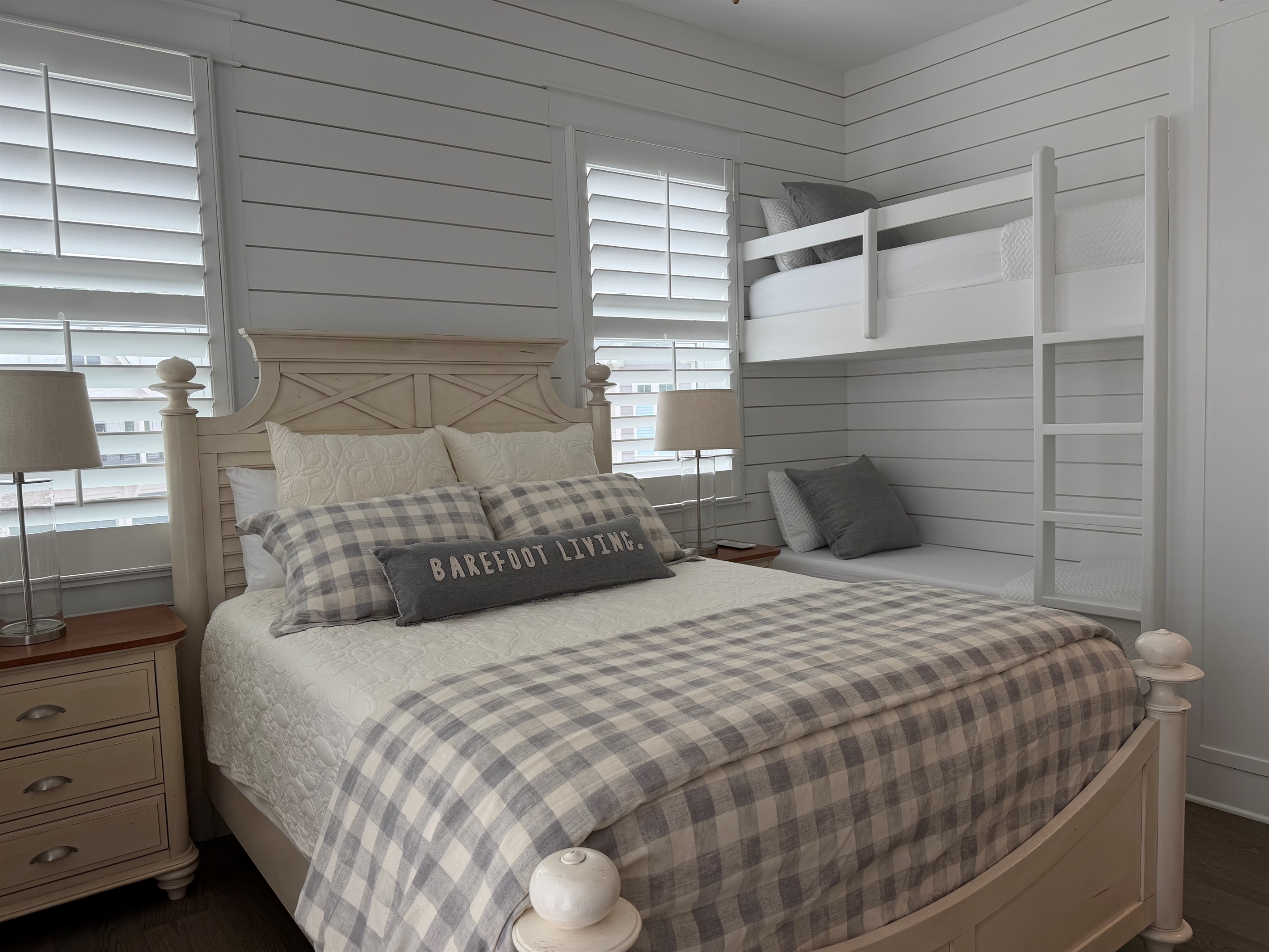 Queen Bed with Twin Bunks
