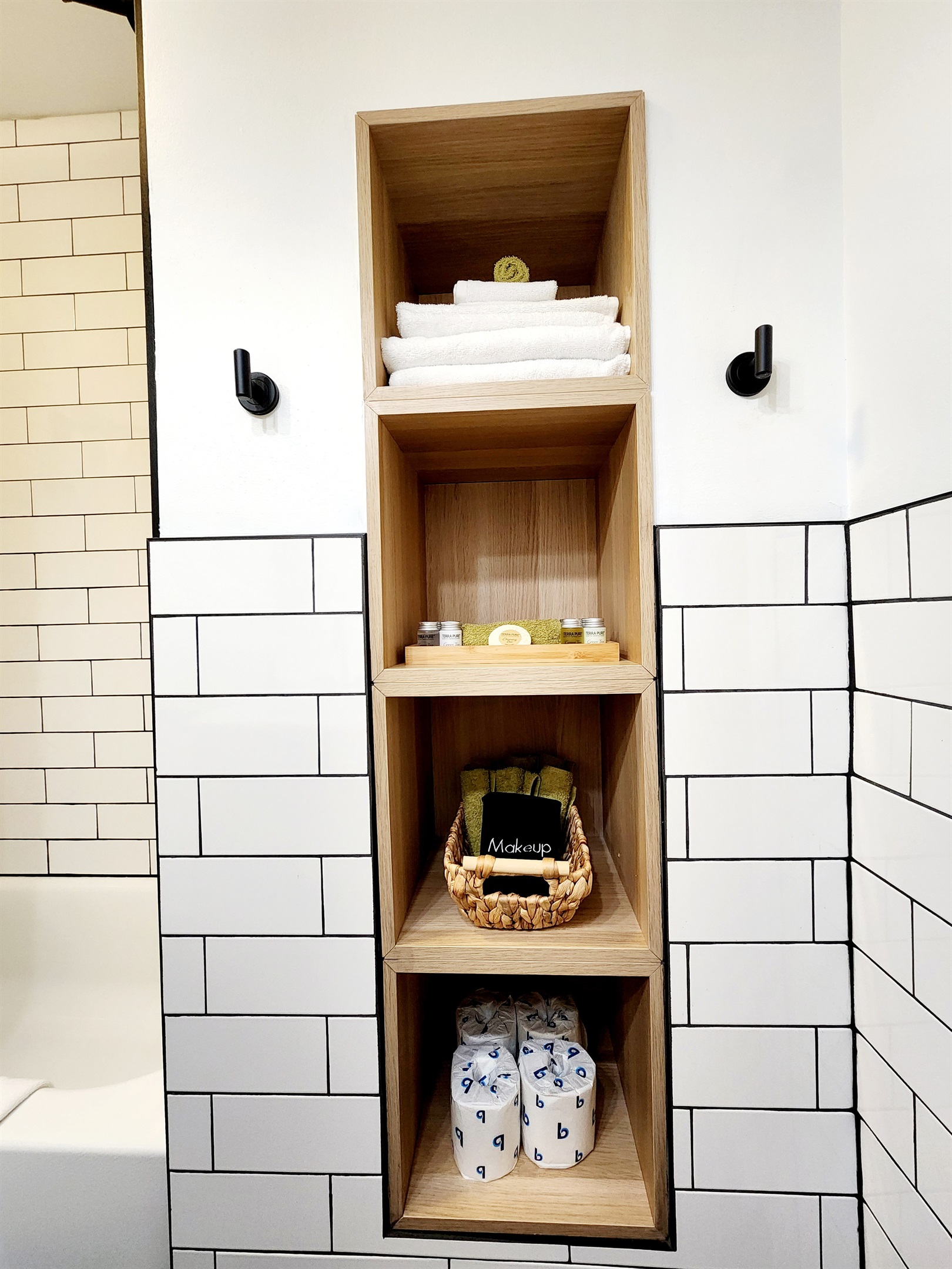 Linens are included, complementary soap, shampoo, conditioner, lotion, soaps bar, body wash, and toilet paper, enough for your entire stay.