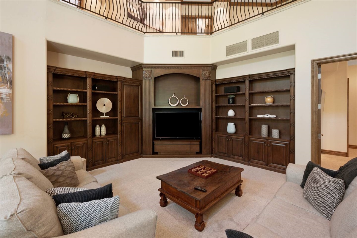7BR+ Bonus Room Phoenician Mansion w/ Hot Tub&Pool-Heat Avail! — 7BR+Bonus Room Phoenician Estate • Heated Pool + Hot Tub, Phoenix, Arizona — photo 53