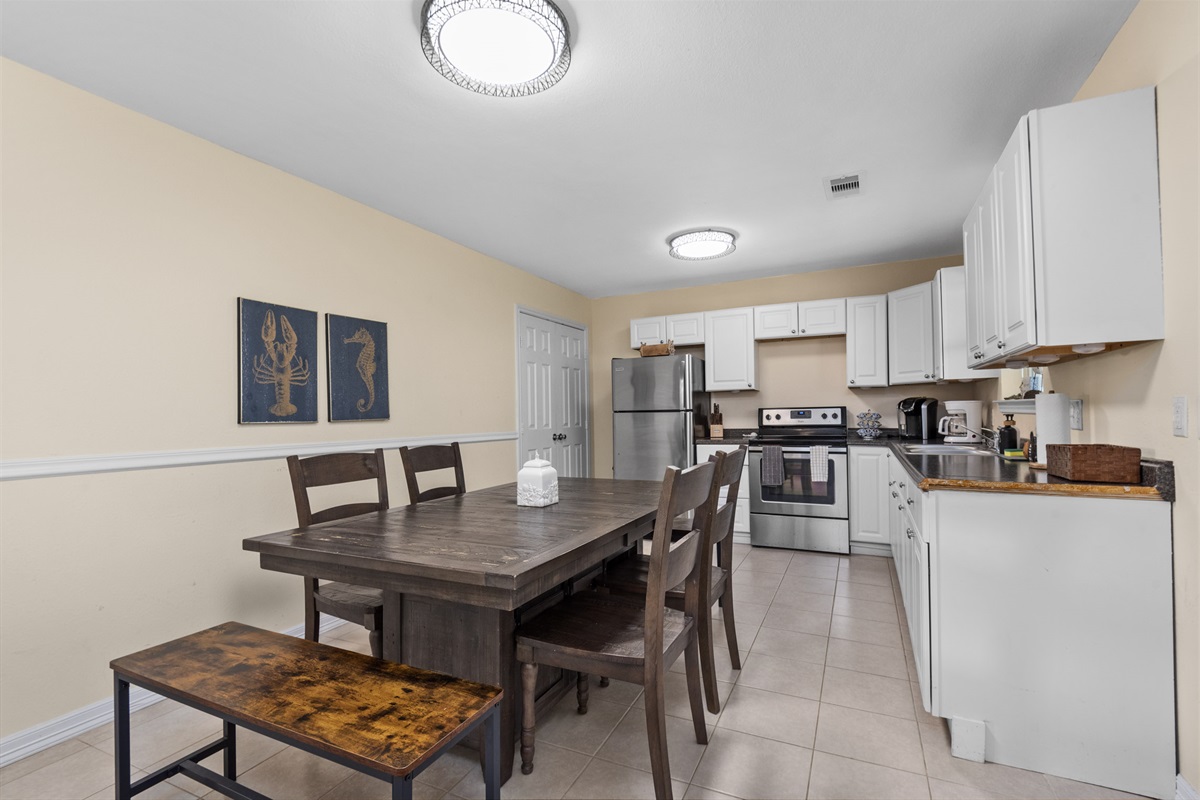 e79ecbd442874d72b3e5b2909be44e9c Large | Beachhouse | Texas | TX | Vacation Homes | Galveston | Crystal Beach | Kokomo | Breezy Days | Beachfront Elegance | Sunrise Serenity | Southern Sands Property Management, LLC