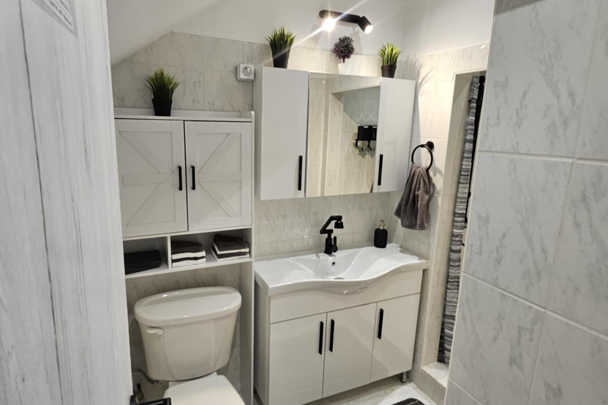Full Bathroom with Shower