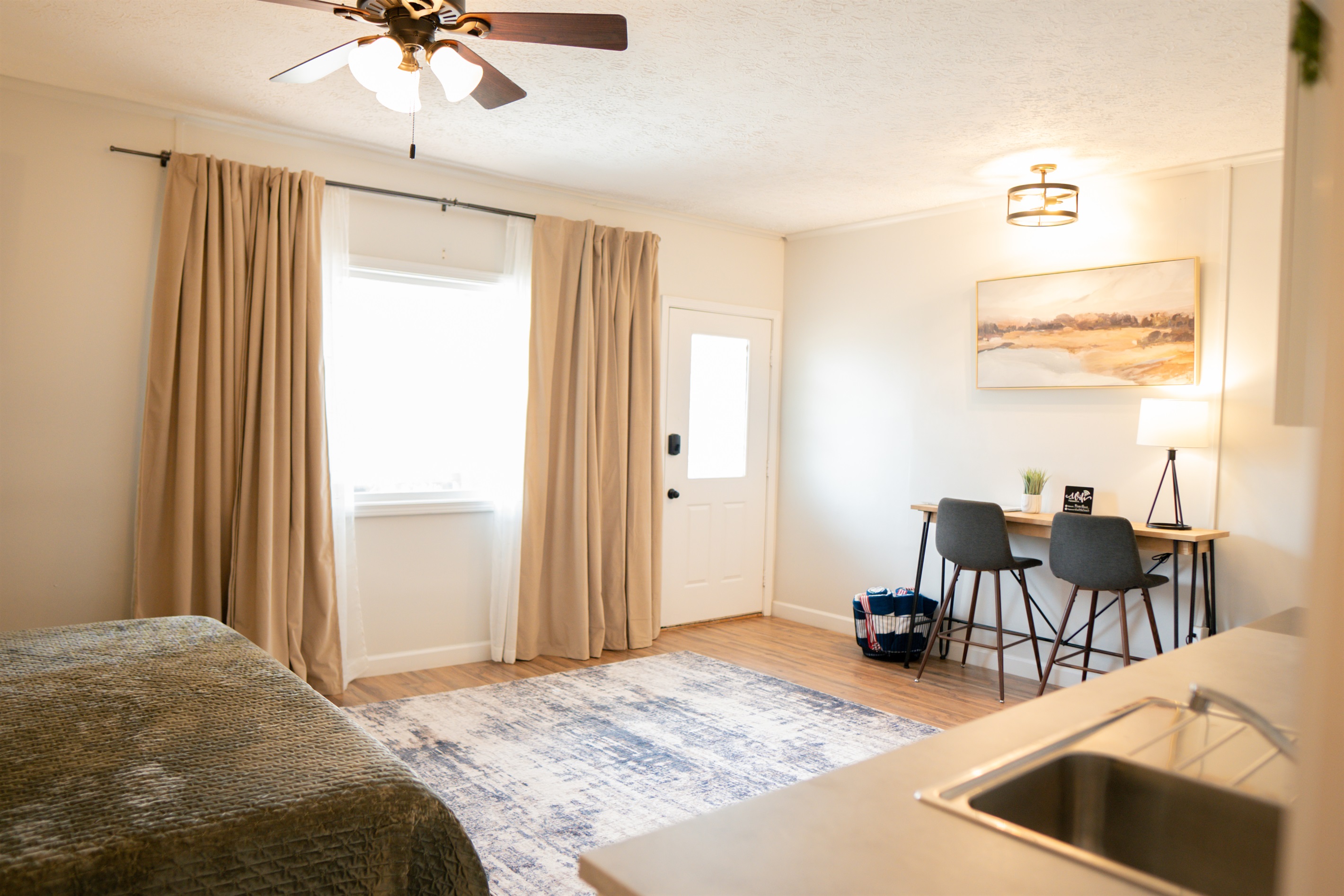 Master Bedroom 1-with Kitchenet 