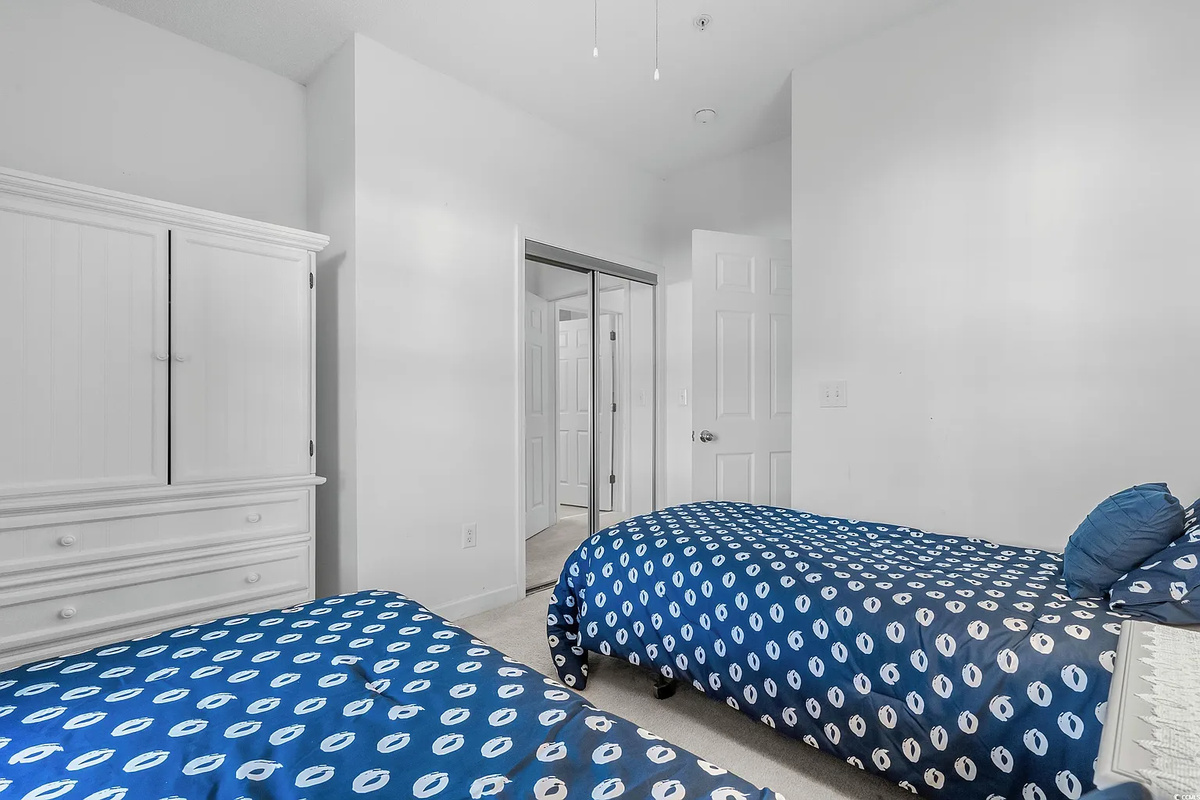 Lovely 2nd bedroom with twin beds, ceiling fan and TV