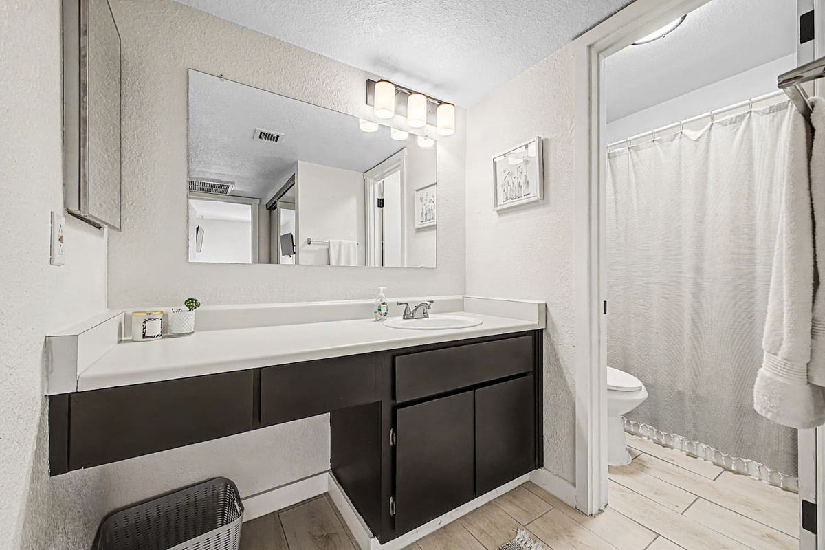Paradise Pkwy Getaway in Phoenix + Pool — Paradise Pkwy Getaway in Phoenix + Pool, Phoenix, Arizona — photo 20