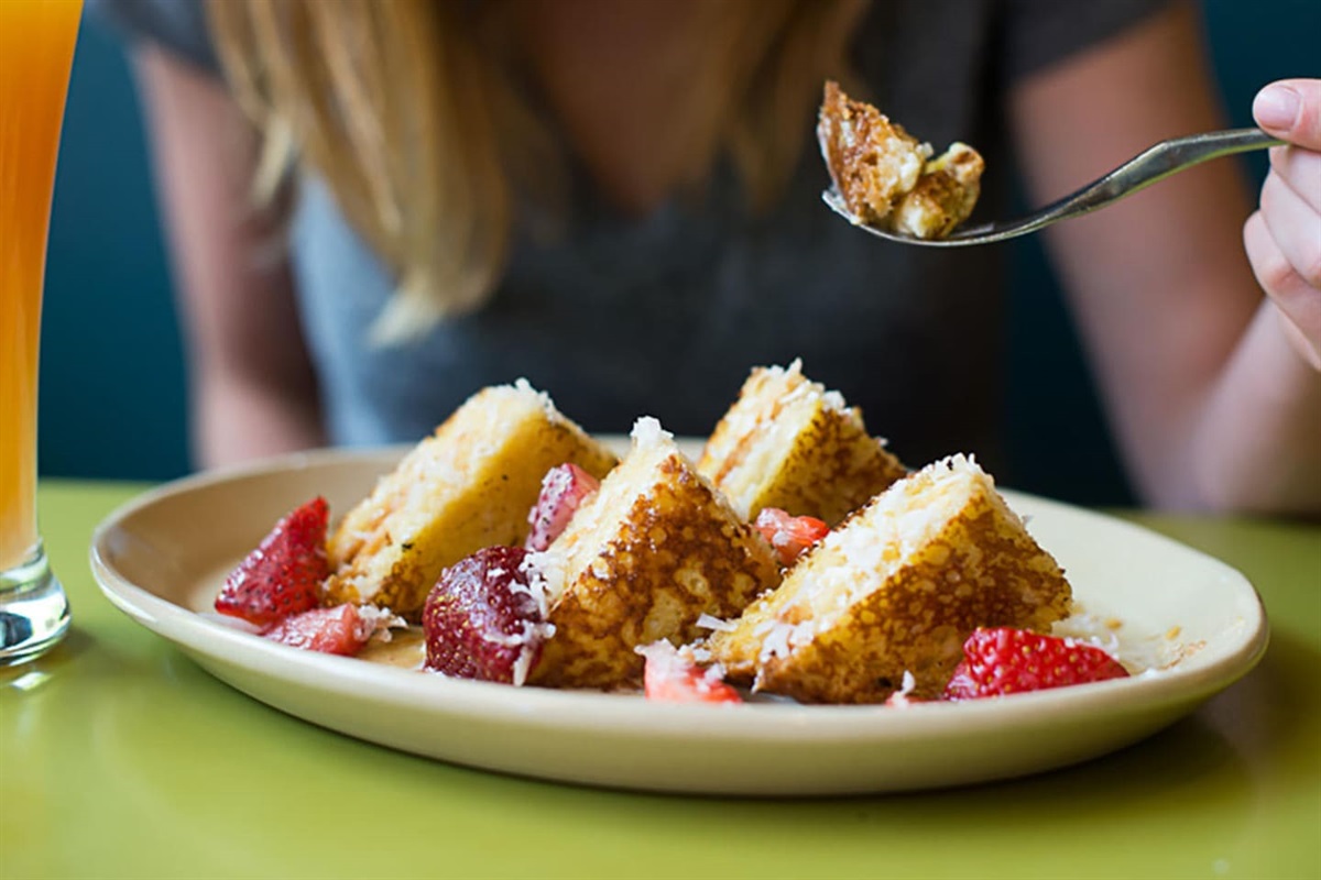 Snooze Eatery 0.4 miles (4 minute drive / 9 minute walk)