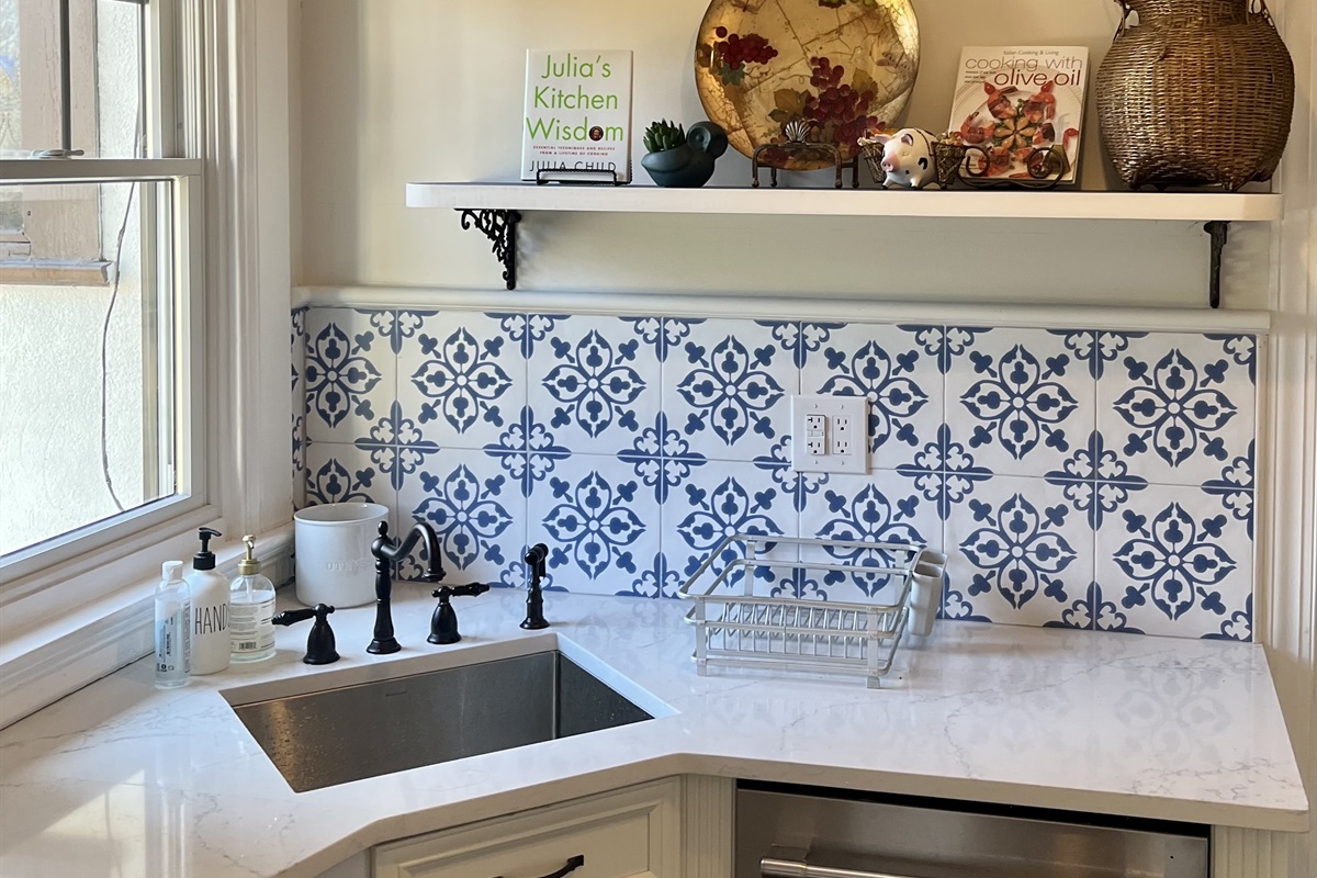 Butler Pantry with 2nd Sink