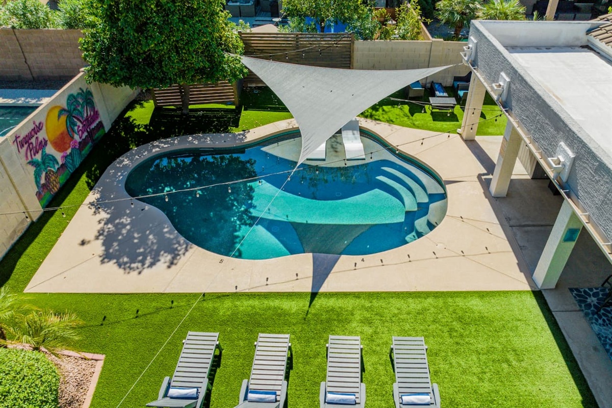 Birds eye view - can't you picture yourself in the pool? Cannonball!