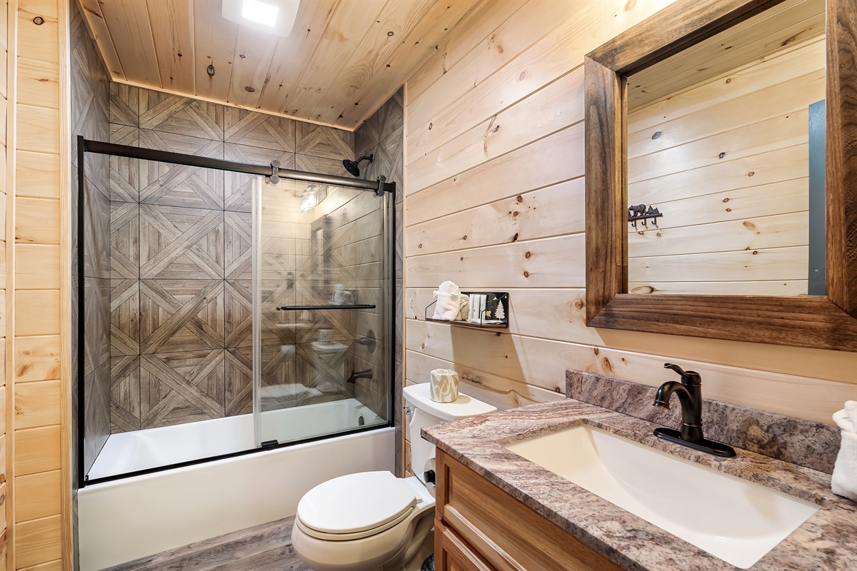 King Suite 1 Bathroom