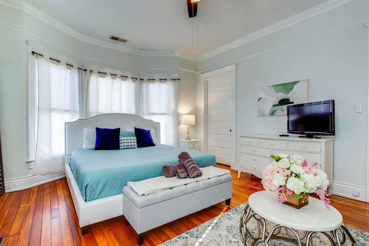 King suite with sofa and TV