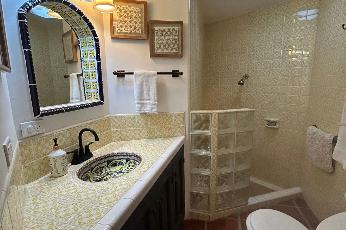 Master Suite En-Suite Bathroom