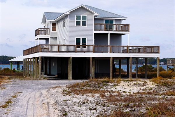 Front of home faces Gulf views
